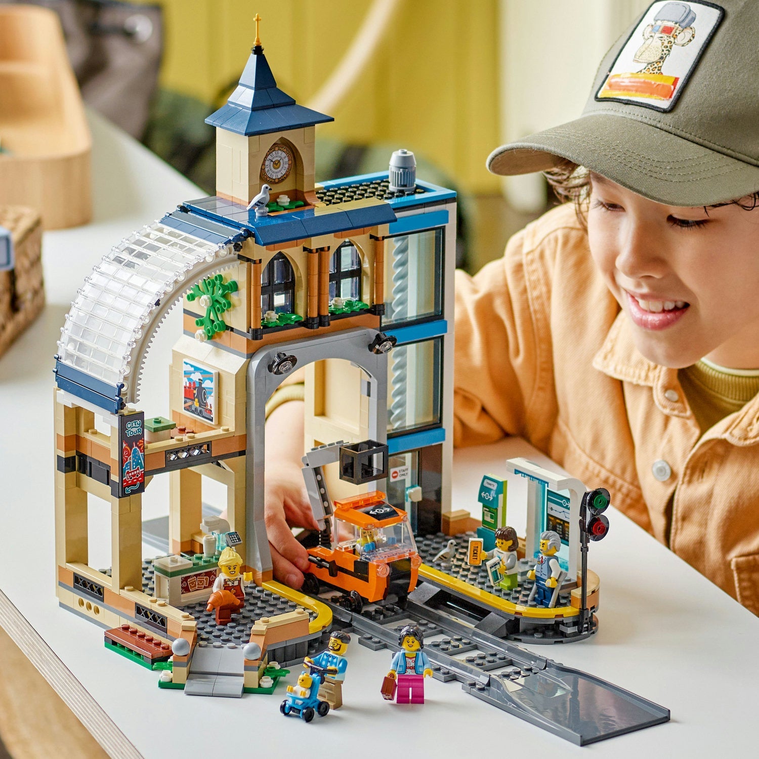 LEGO® City Central Train Station - Đồ Chơi Lắp Ráp Trạm Tàu Trung Tâm (60469) - Góc nhìn khác 3