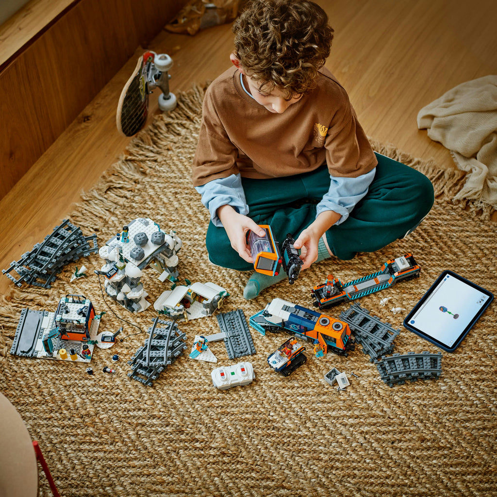LEGO® City Explorer's Arctic Polar Express Train - Tàu Hỏa Thám Hiểm Bắc Cực Điều Khiển Từ Xa - LEGO 60470 - Hình ảnh bổ sung 4