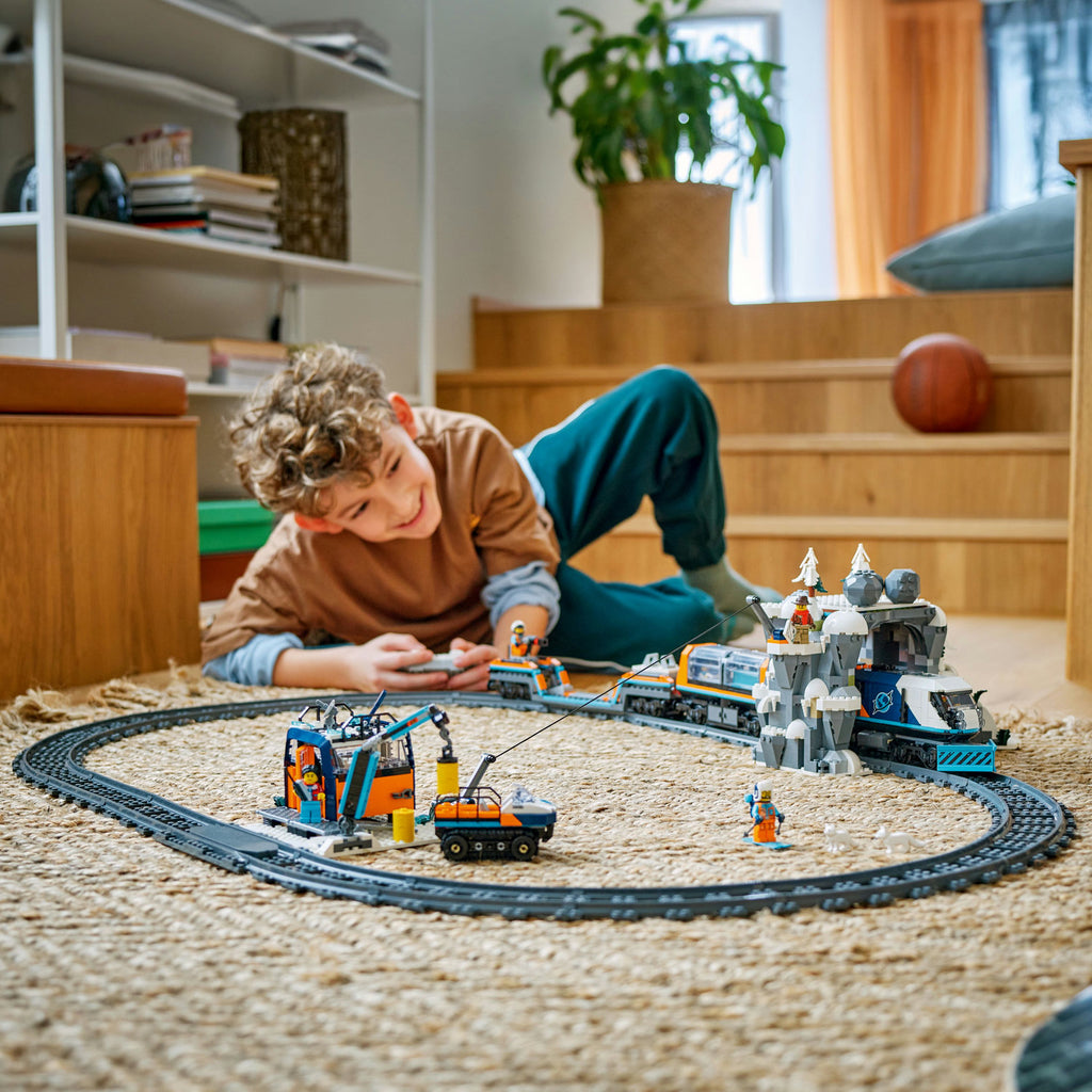 LEGO® City Explorer's Arctic Polar Express Train - Tàu Hỏa Thám Hiểm Bắc Cực Điều Khiển Từ Xa - LEGO 60470 - Góc nhìn khác 3