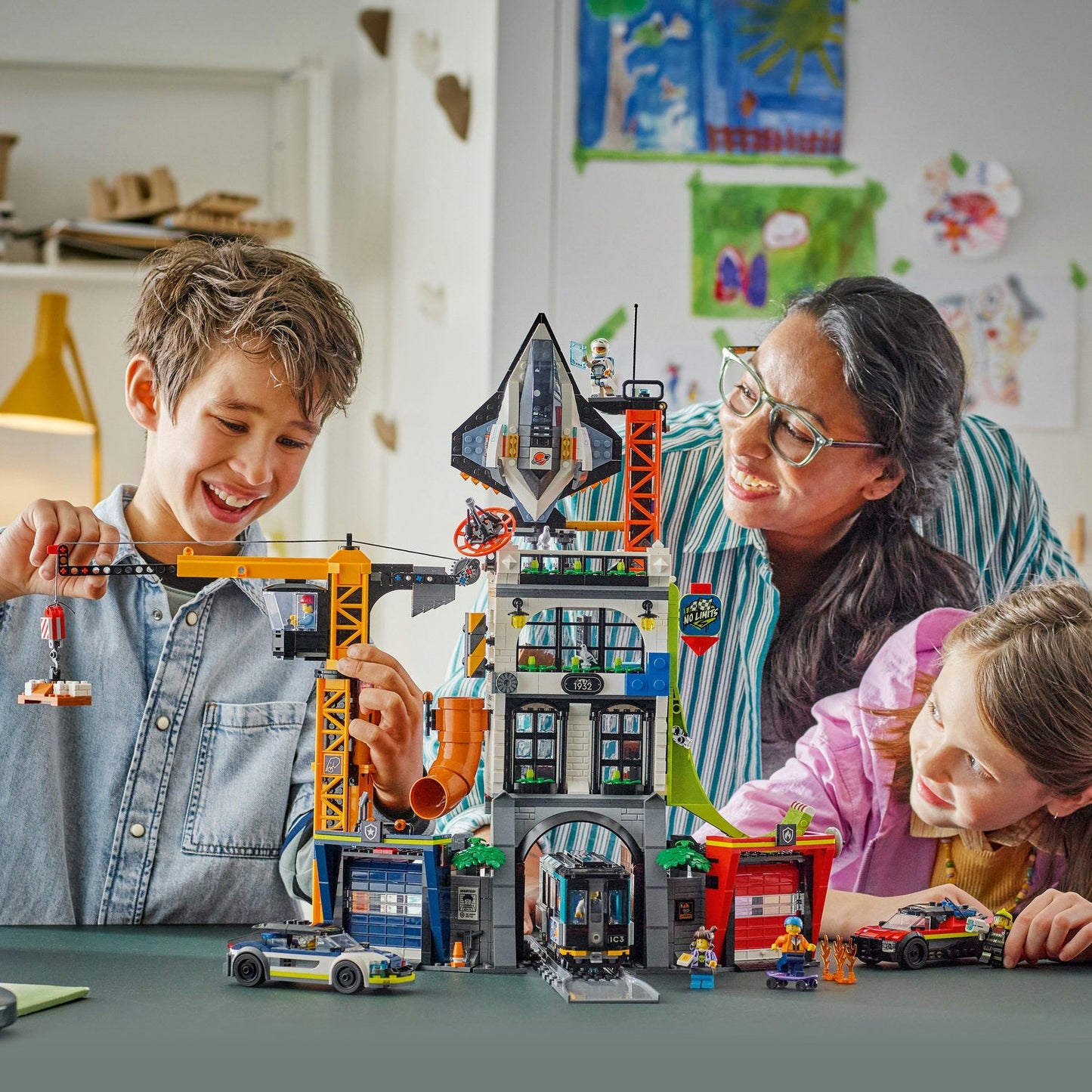 LEGO® City The City Tower - Mô Hình Thành Phố Đa Năng 3 Tầng - LEGO 60473 - Góc nhìn khác 3