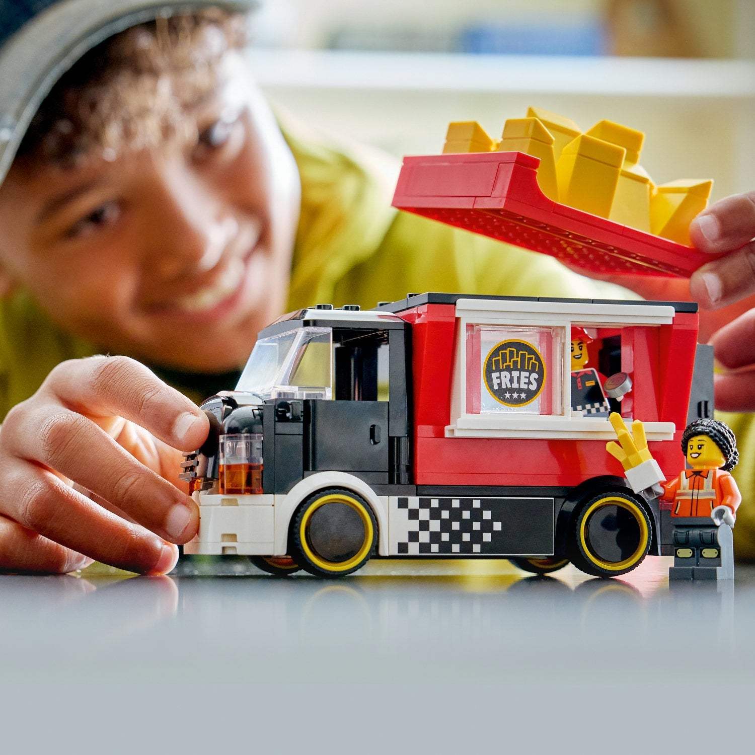 LEGO® City Fries Food Truck - Bộ Lắp Ráp Xe Tải Đồ Ăn Nhanh - LEGO 60488 - Góc nhìn khác 3