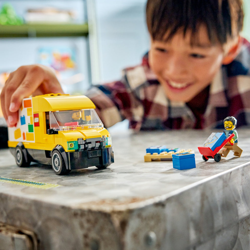 LEGO® City The LEGO® Van - Xe Tải Giao Hàng LEGO - LEGO 60500 - Góc nhìn khác 3