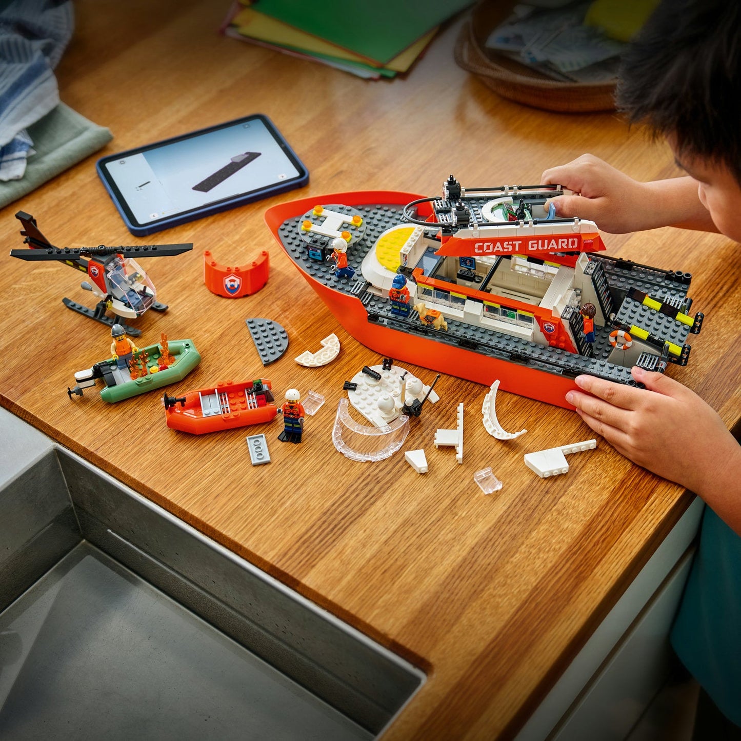 LEGO® City Coast Guard Rescue Boat & Helicopter - Bộ Đồ Chơi Thuyền Cứu Hộ & Trực Thăng 60504 - LEGO - Hình ảnh bổ sung 5