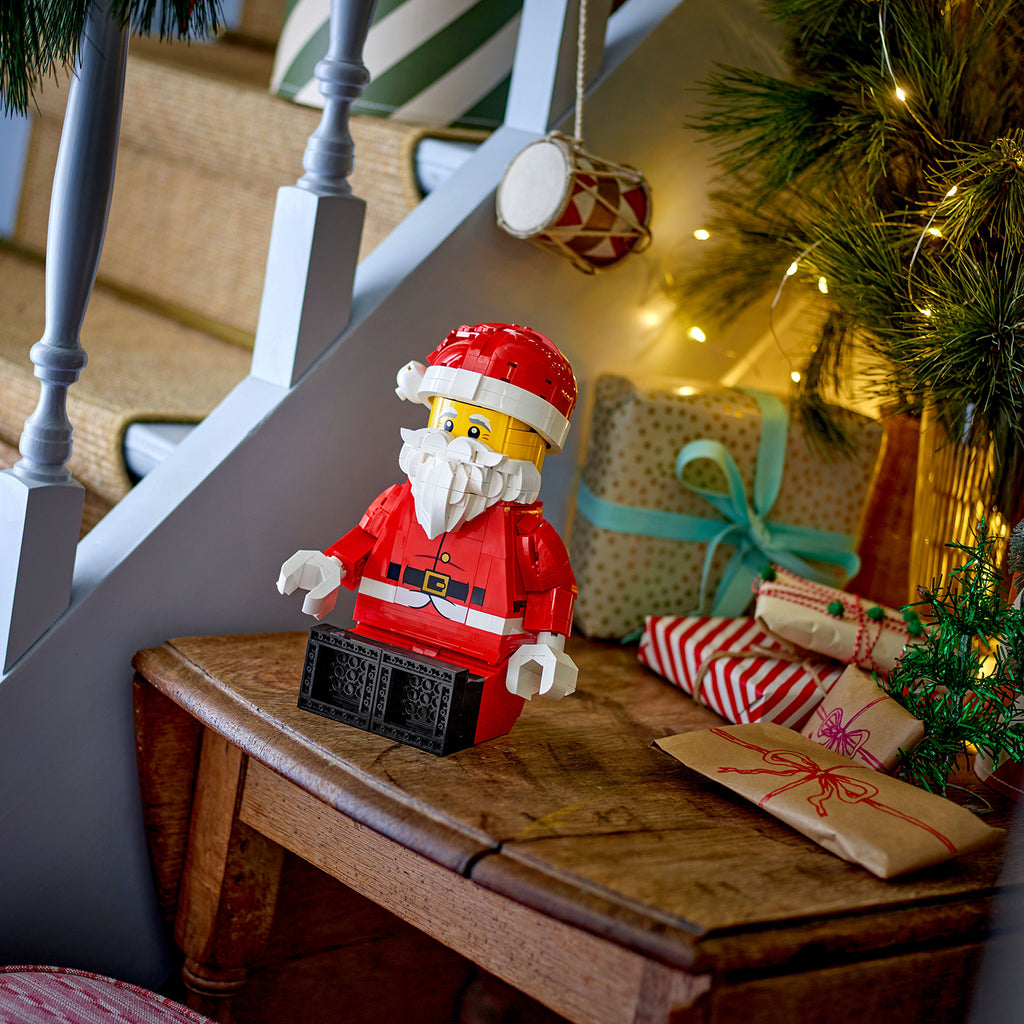 LEGO® Up-Scaled Santa Minifigure - Mô Hình Ông Già Noel Phóng Đại - LEGO 40820 - Hình ảnh bổ sung 6