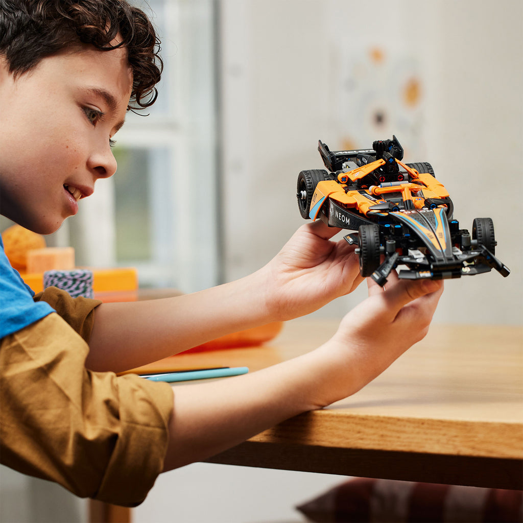 LEGO® Technic™ NEOM McLaren Formula E Race Car - Mô Hình Xe Đua Công Thức E - LEGO 42169 - Hình ảnh bổ sung 6
