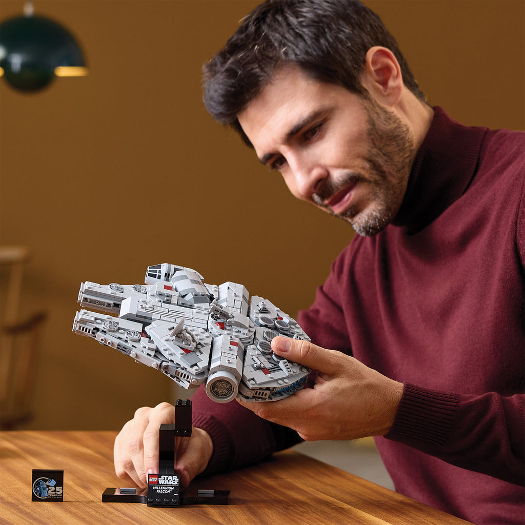 LEGO® Star Wars™ Millennium Falcon™ - Mô hình lắp ráp tàu không gian LEGO 75375 - Góc nhìn khác 3