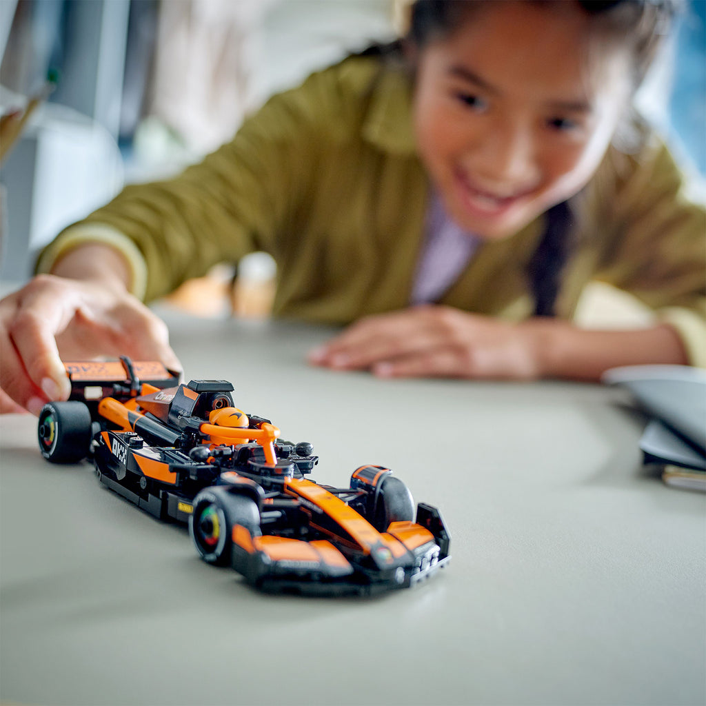 LEGO® Speed Champions - McLaren F1® Team MCL38 Race Car Mô Hình Xe Đua Công Thức 1 (F1) Đồ Chơi Lắp Ráp - Hình ảnh bổ sung 6