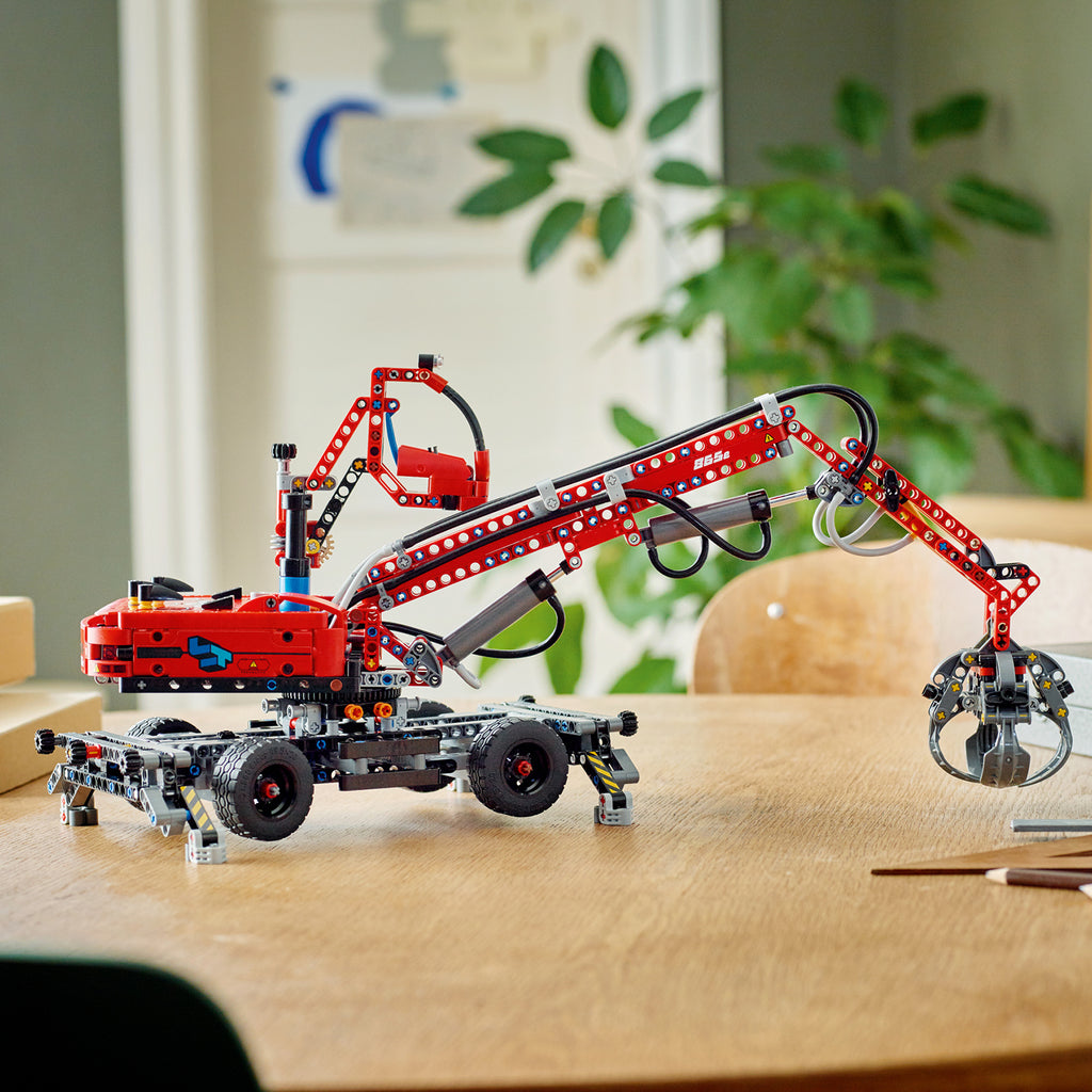 LEGO® Technic™ Material Handler - Xe Xử Lý Vật Liệu - LEGO 42144 - Hình ảnh bổ sung 6
