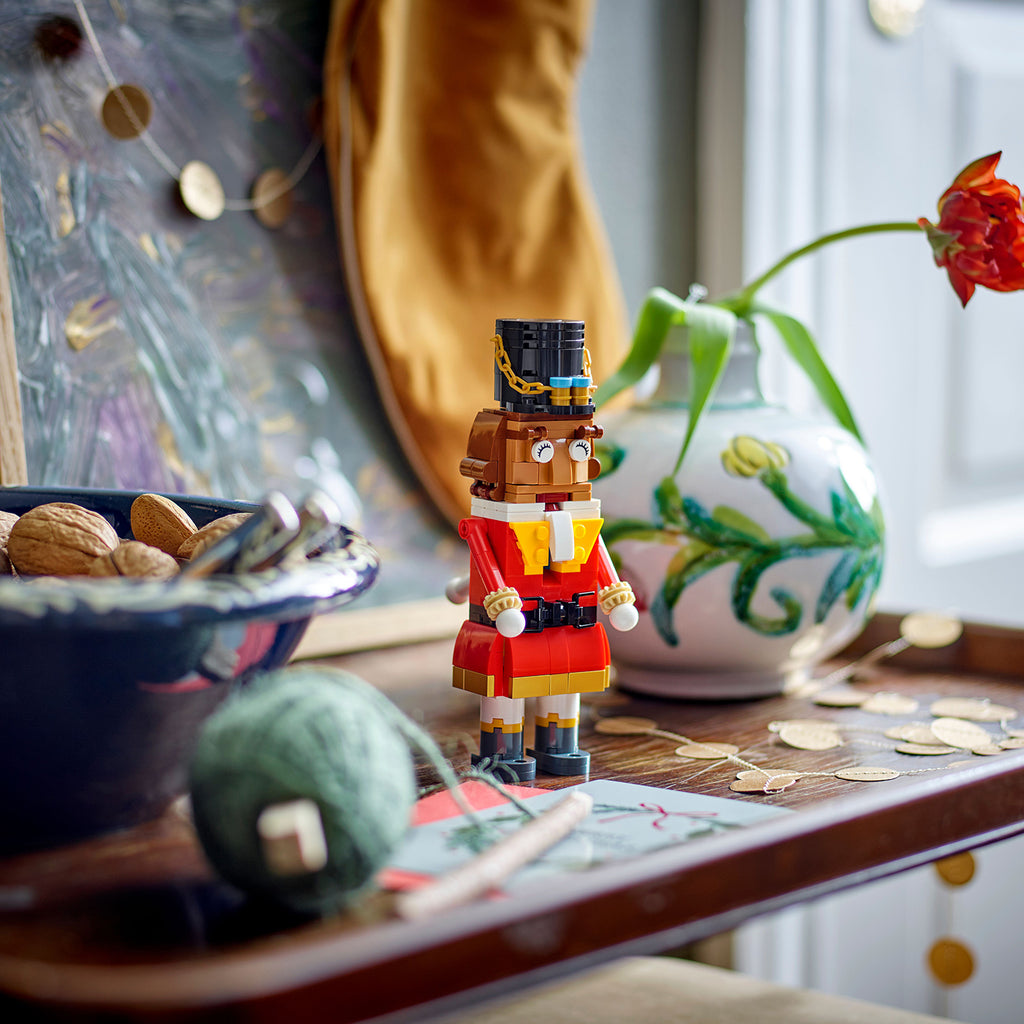 LEGO® Nutcracker - Mô hình Lính Kẹp Hạt Dẻ Giáng Sinh - LEGO 40640 - Hình ảnh bổ sung 5