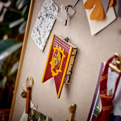 LEGO® Harry Potter™ Gryffindor™ House Banner - Đồ Chơi Xếp Hình Banner Nhà Gryffindor - LEGO 76409 - Hình ảnh bổ sung 6