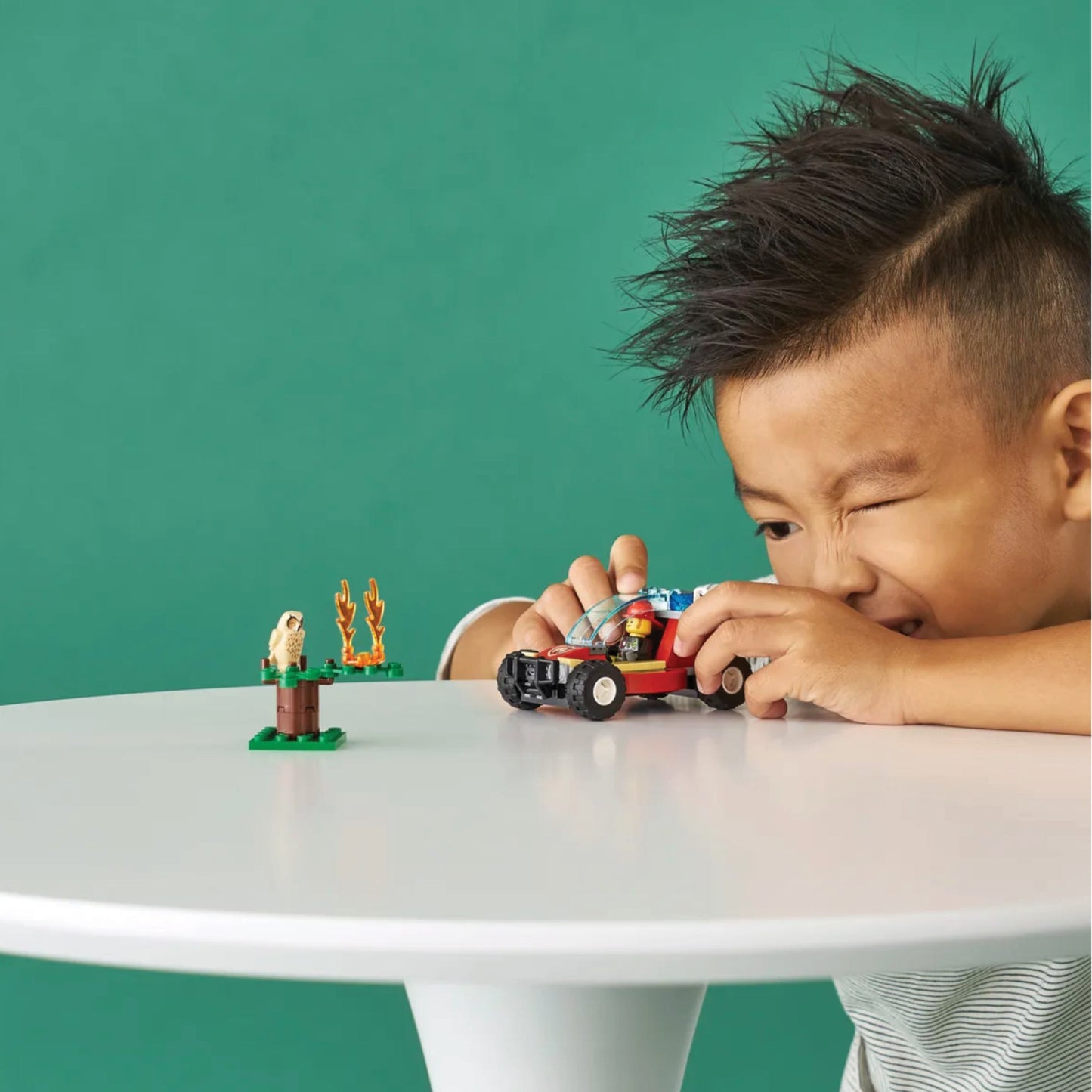LEGO® City Forest Fire - Đồ Chơi Lắp Ráp Cứu Hỏa Rừng Rậm LEGO 60247 - Góc nhìn khác 3