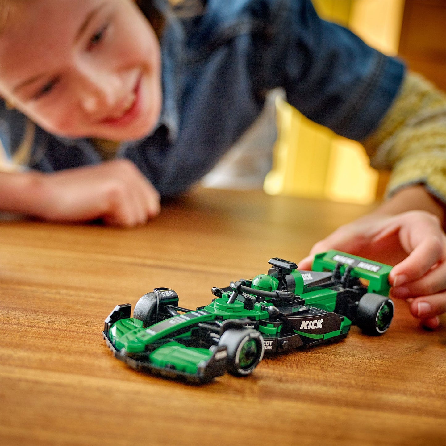 LEGO® Speed Champions - KICK Sauber F1® Team C44 Race Car Đồ Chơi Lắp Ráp Xe Đua F1 LEGO 77247 AG LEGO® Certified Stores - ản
