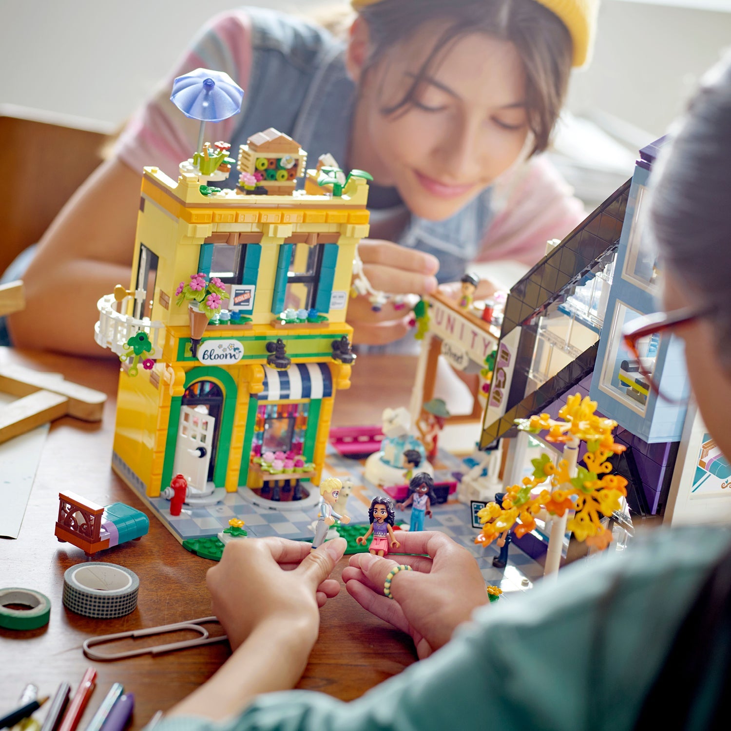 LEGO® Friends™ Downtown Flower and Design Stores - Bộ Lắp Ráp Cửa Hàng Hoa Và Thiết Kế - LEGO 41732 - Hình ảnh bổ sung 6