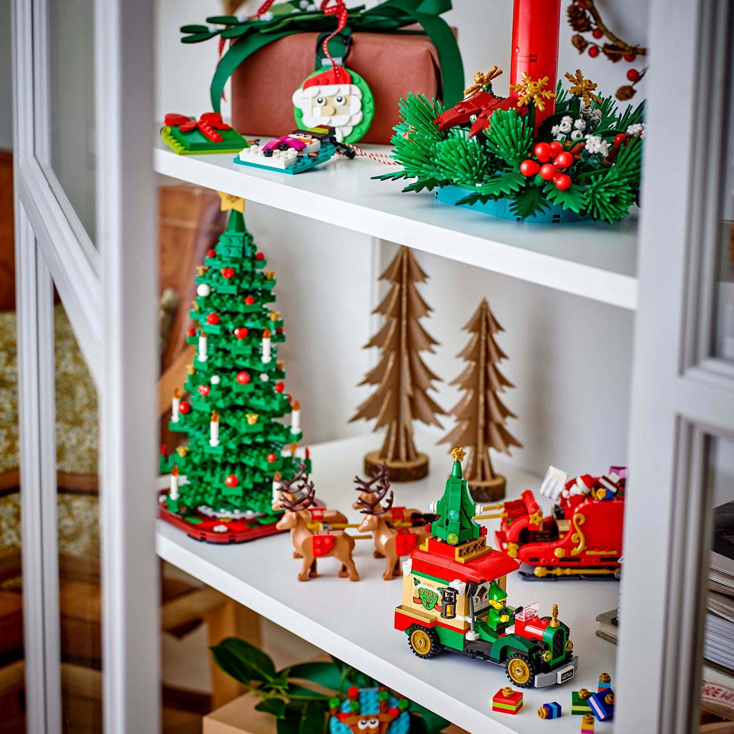 LEGO® Santa’s Delivery Truck - Xe Giao Hàng Của Ông Già Noel - LEGO 40746 - Hình ảnh bổ sung 6