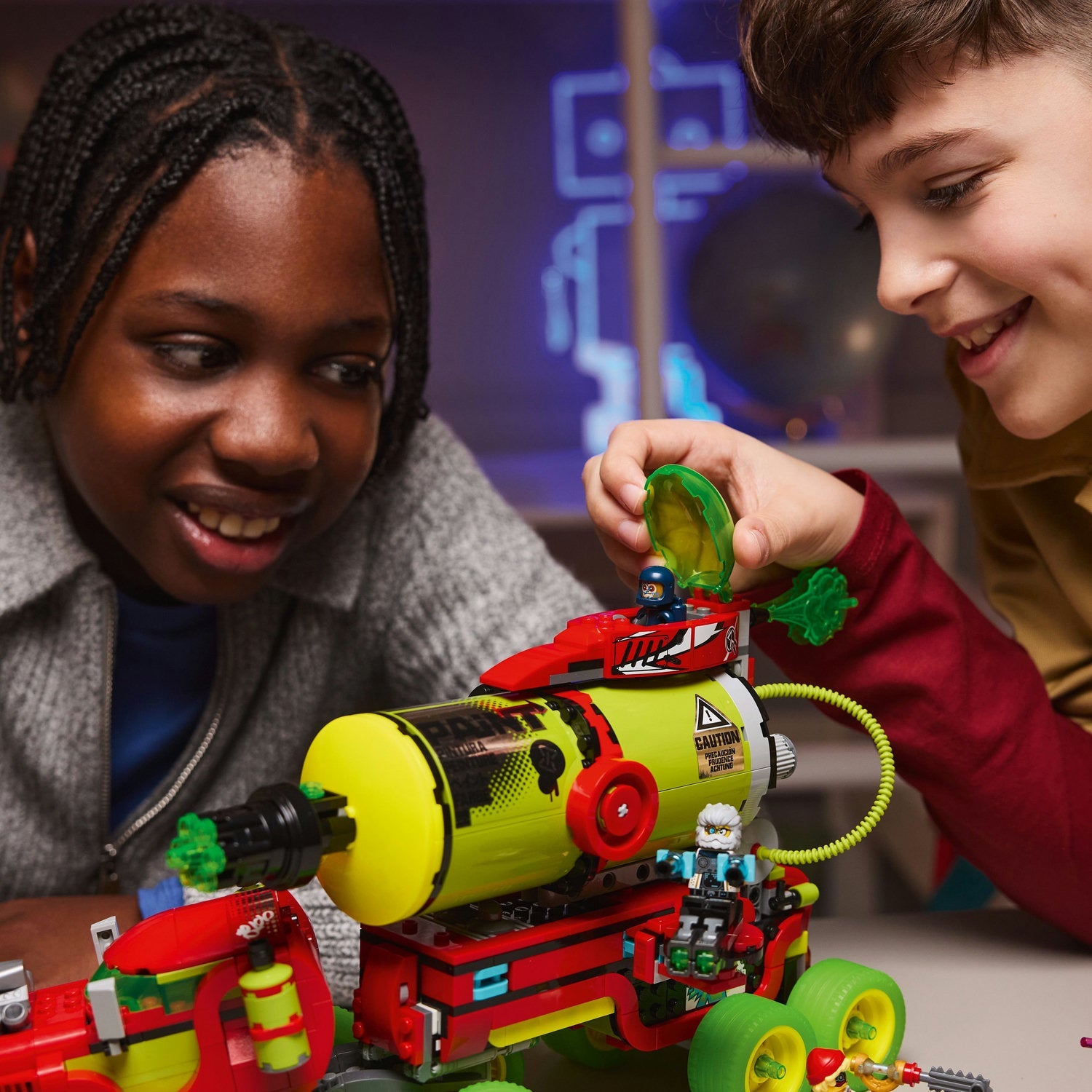LEGO® DREAMZzz™ Mateo's Spray Paint Truck - Xe Tải Phun Sơn Lắp Ráp 2 Trong 1 - LEGO 71499 - Góc nhìn khác 3