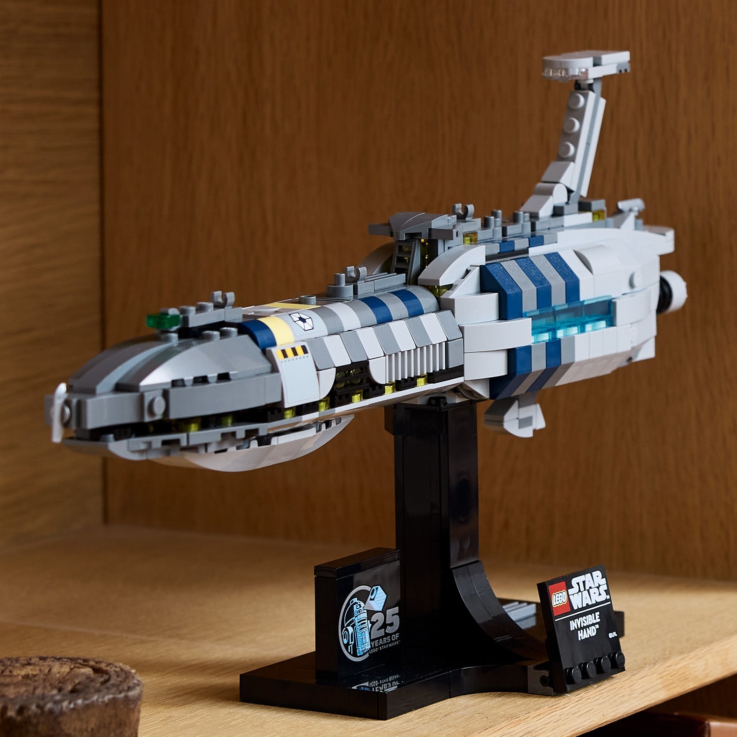 LEGO® Star Wars™ Invisible Hand™ Mô hình Phi Thuyền Sưu Tầm LEGO 75377 - Hình ảnh bổ sung 7