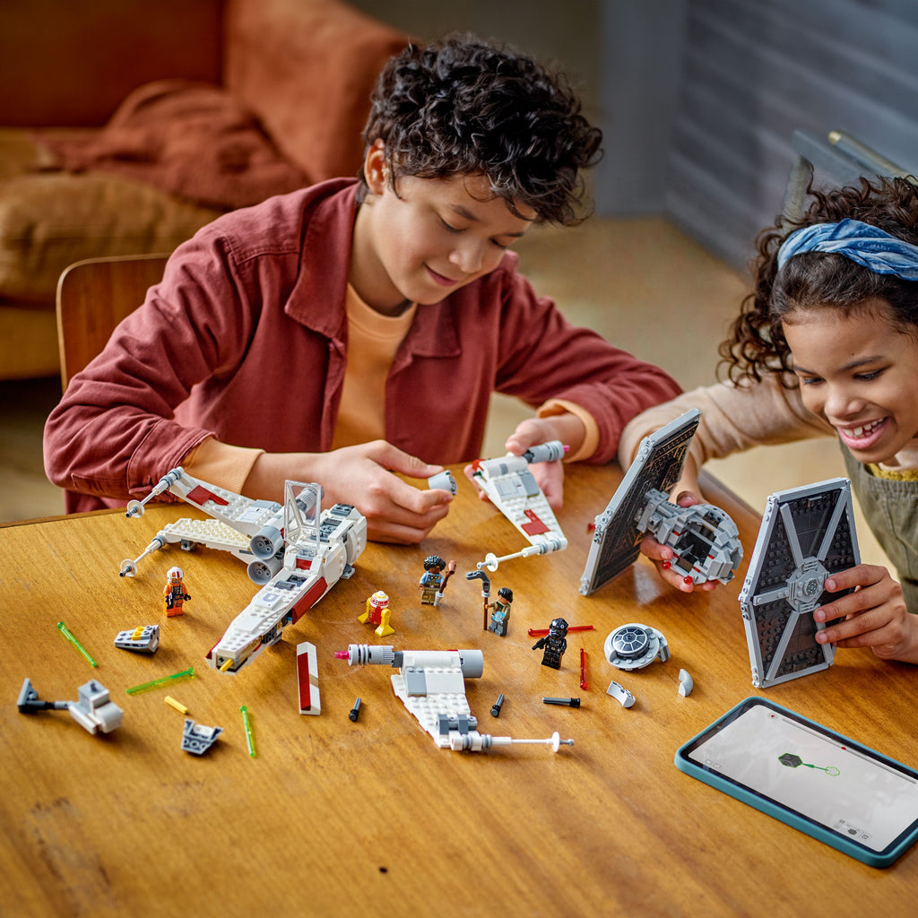 LEGO® Star Wars™ TIE Fighter & X-Wing Mash-up - Bộ Lắp Ráp Phi Thuyền Hỗn Hợp LEGO 75393 - Góc nhìn khác 3