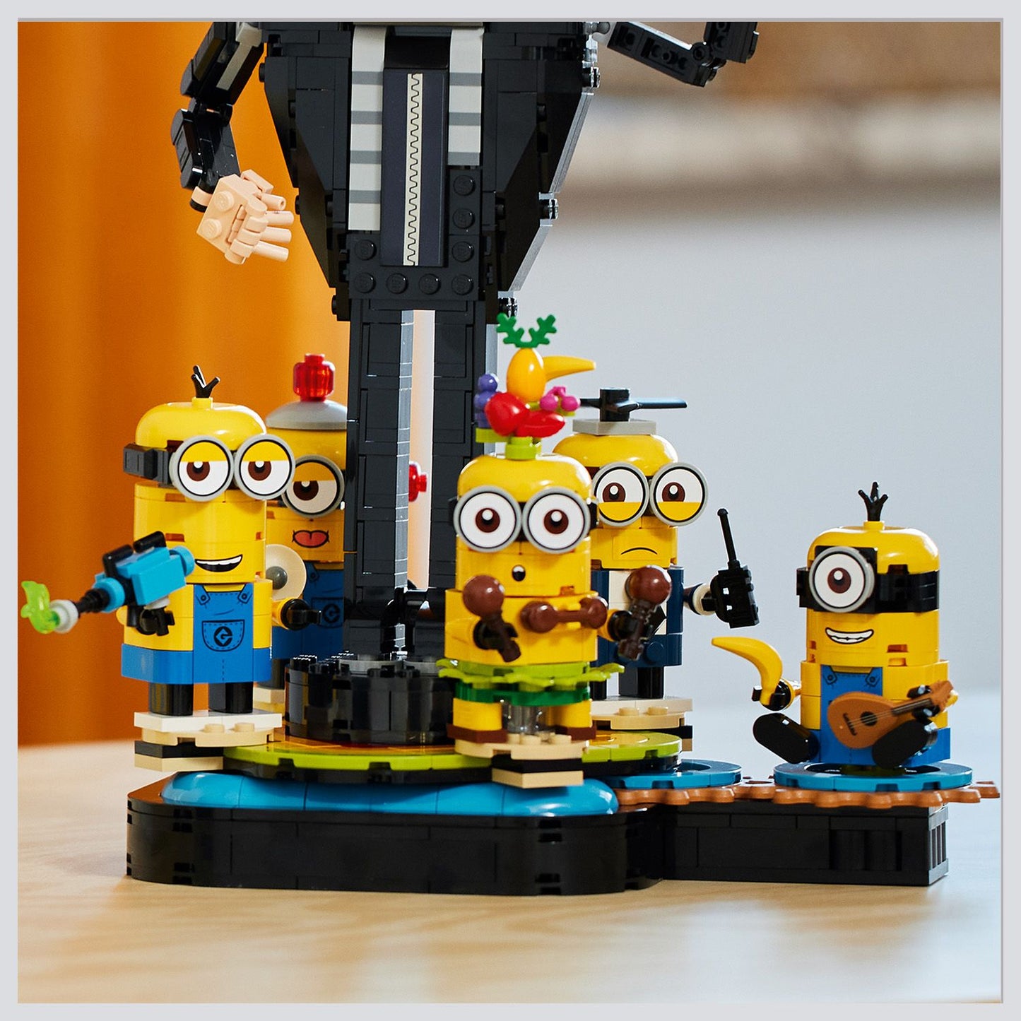 LEGO® Despicable Me 4 Brick-Built Gru and Minions - Bộ lắp ráp mô hình Gru và Minions nhảy múa - LEGO 75582 AG LEGO® Certifie
