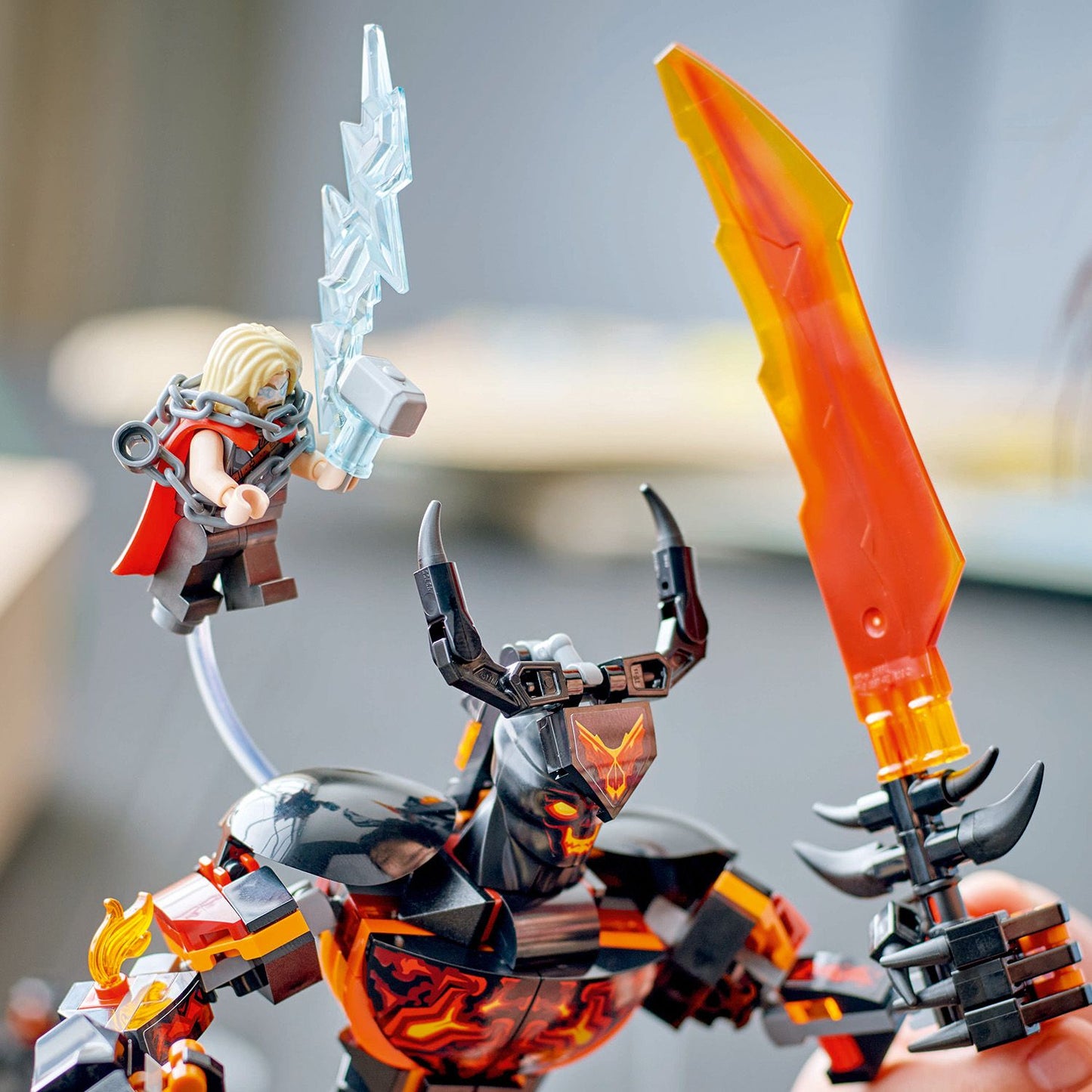LEGO® Marvel Thor vs. Surtur Construction Figure - Đồ Chơi Lắp Ráp Mô Hình Siêu Anh Hùng LEGO 76289 - Hình ảnh bổ sung 7