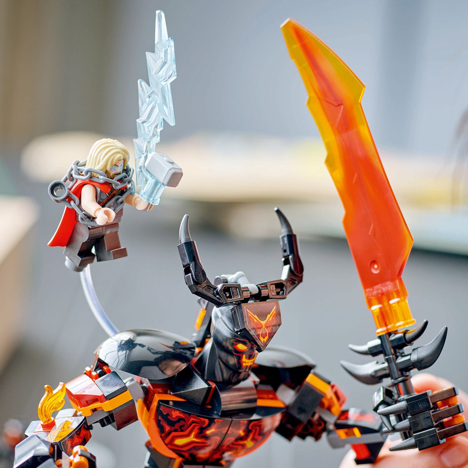 LEGO® Marvel Thor vs. Surtur Construction Figure - Đồ Chơi Lắp Ráp Mô Hình Siêu Anh Hùng LEGO 76289 - Hình ảnh bổ sung 7