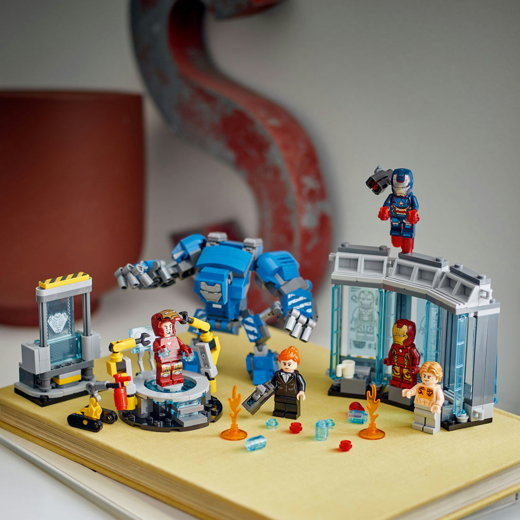 LEGO® Marvel Iron Mans Laboratory: Hall of Armor - Đồ Chơi Lắp Ráp Phòng Thí Nghiệm Iron Man - LEGO 76315 - Hình ảnh bổ sung 4