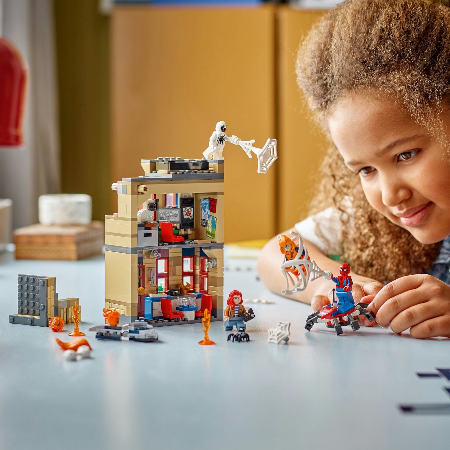 LEGO® Marvel Peter Parker’s Apartment - Đồ Chơi Lắp Ráp Căn Hộ Của Spider-Man - LEGO 76317 - Góc nhìn khác 3