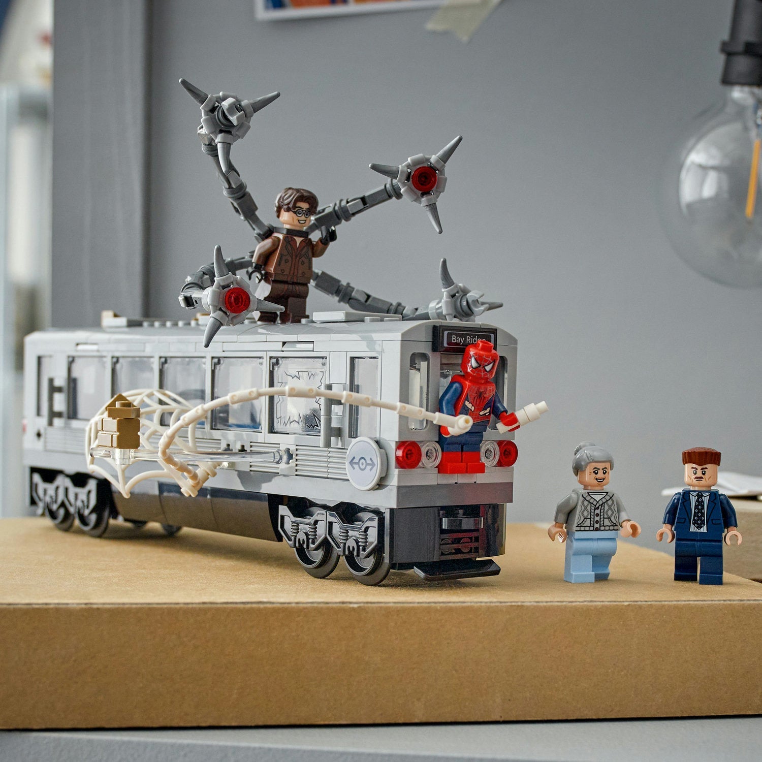 LEGO® Marvel Spider-Man vs. Doc Ock Subway Train Scene - Mô Hình Lắp Ráp Tàu Điện Ngầm Chiến Đấu LEGO 76321 - Hình ảnh bổ sung 5