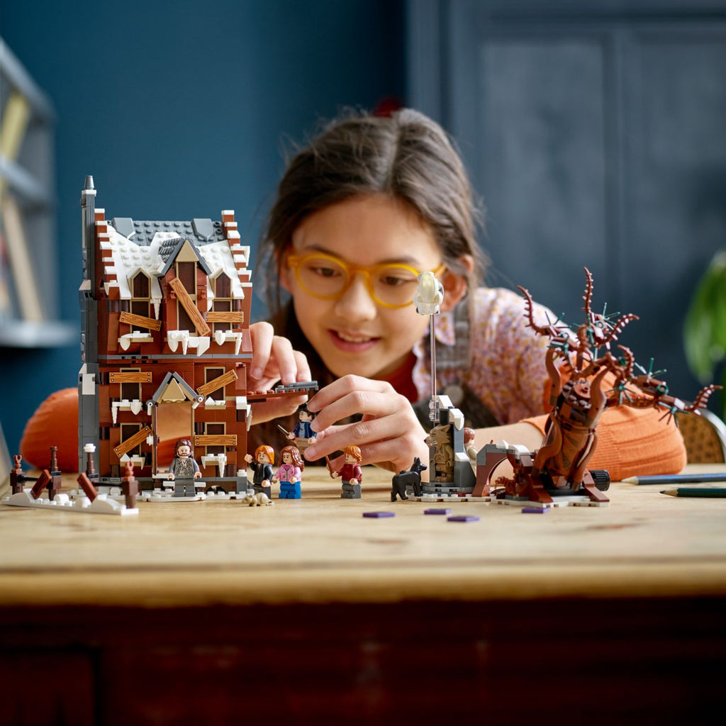 LEGO® Harry Potter™ The Shrieking Shack & Whomping Willow™ 76407 - Mô Hình Lắp Ráp Lều Hét & Cây Liễu Roi - Hình ảnh bổ sung 4