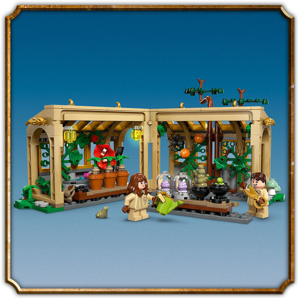 LEGO® Harry Potter™ Hogwarts™ Castle: Herbology Class - Bộ lắp ráp Lớp học Thảo dược - LEGO 76445 - Hình ảnh bổ sung 6