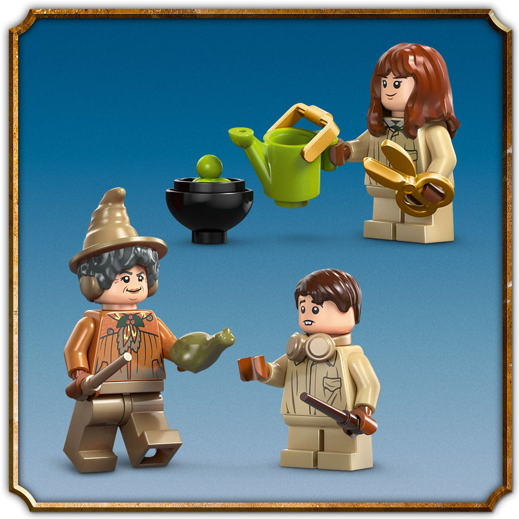 LEGO® Harry Potter™ Hogwarts™ Castle: Herbology Class - Bộ lắp ráp Lớp học Thảo dược - LEGO 76445 - Hình ảnh bổ sung 7
