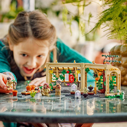 LEGO® Harry Potter™ Hogwarts™ Castle: Herbology Class - Bộ lắp ráp Lớp học Thảo dược - LEGO 76445 - Góc nhìn khác 3