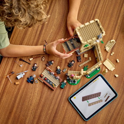 LEGO® Harry Potter™ Hogwarts™ Castle: Flying Lessons - Bộ Đồ Chơi Lắp Ráp Lâu Đài Hogwarts: Bài Học Bay (76447) - LEGO - Hình ảnh bổ sung 4