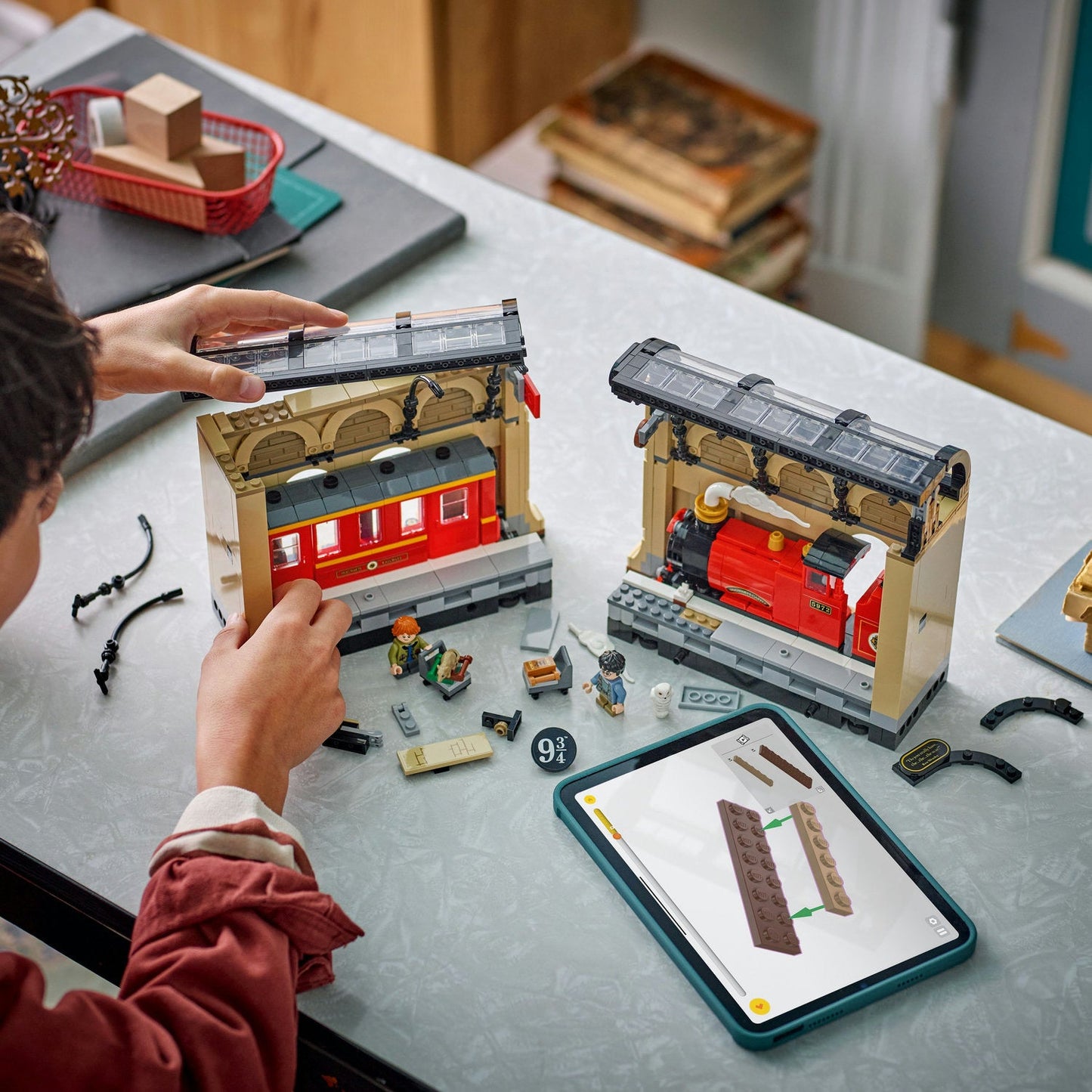LEGO® Harry Potter™ Book Nook: Hogwarts™ Express - Mô hình kệ sách Tàu tốc hành Hogwarts - LEGO 76450