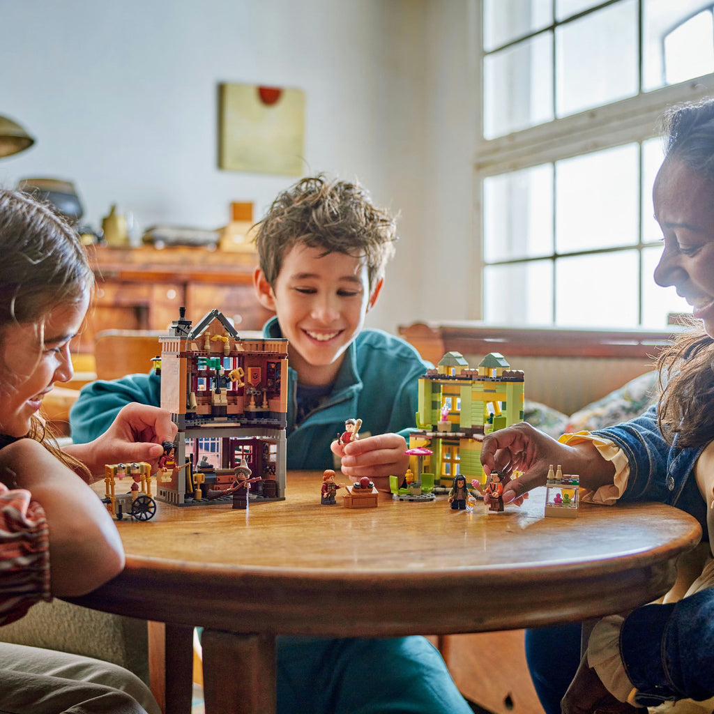 LEGO® Harry Potter™ Quality Quidditch™ Supplies & Ice Cream - Bộ Lắp Ráp Hẻm Xéo Diagon Alley - LEGO 76452 - Góc nhìn khác 3