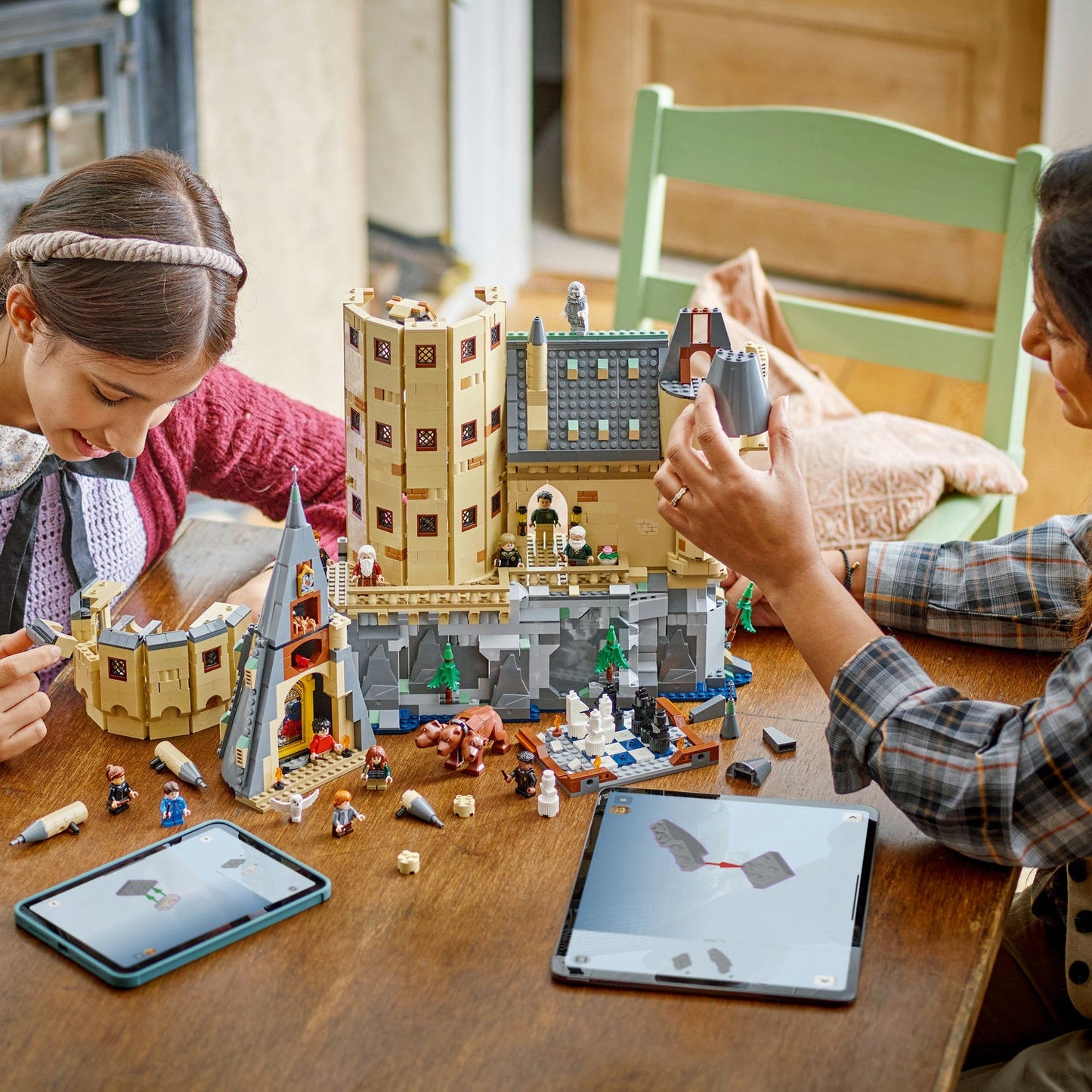 LEGO® Harry Potter™ Hogwarts™ Castle: The Main Tower - Bộ Đồ Chơi Lắp Ráp Lâu Đài Hogwarts: Tháp Chính LEGO 76454 - Hình ảnh bổ sung 4