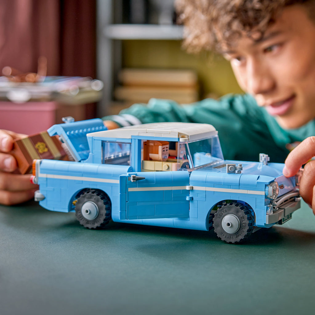 LEGO® Harry Potter™ Enchanted Flying Ford Anglia™ - Mô hình Xe Ford Anglia Biết Bay - LEGO 76470 - Góc nhìn khác 3