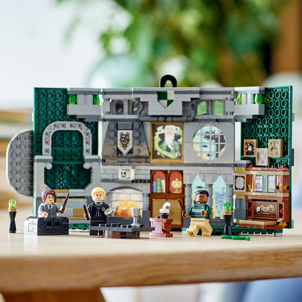 LEGO® Harry Potter™ Slytherin™ House Banner - Bộ Lắp Ráp Biểu Ngữ Nhà Slytherin - LEGO 76410 - Hình ảnh bổ sung 6