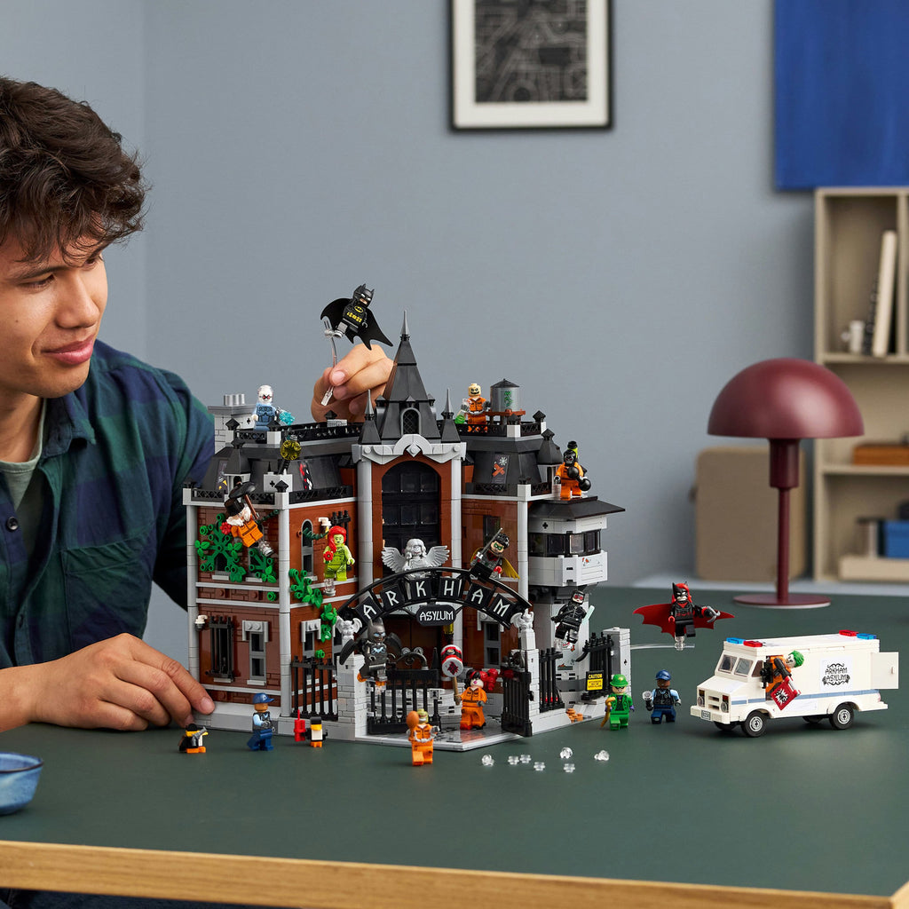 LEGO® DC Batman™ Arkham Asylum™ - Bộ Lắp Ráp Nhà Thương Điên Arkham LEGO 76300 LEGO - ảnh 2 - LEGO Collection