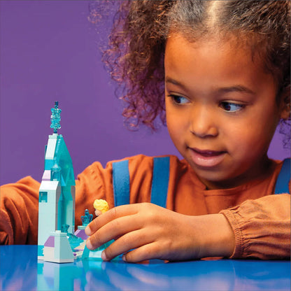 LEGO® Disney™ Elsa’s Castle Courtyard - Đồ chơi lắp ráp Sân lâu đài Elsa - LEGO 43199 - Góc nhìn khác 3