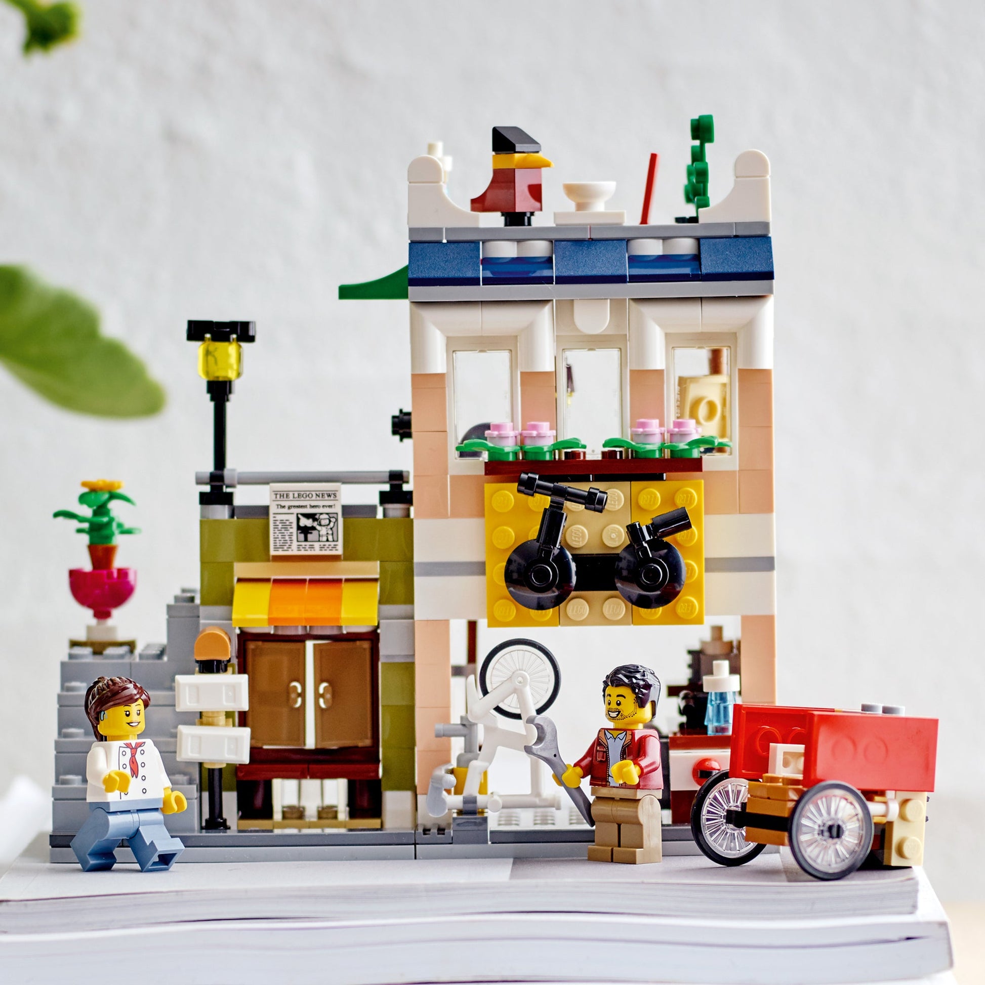 LEGO® Creator 3-in-1 Downtown Noodle Shop - Đồ Chơi Lắp Ráp Tiệm Mì Trung Tâm Thành Phố LEGO 31131 - Hình ảnh bổ sung 6