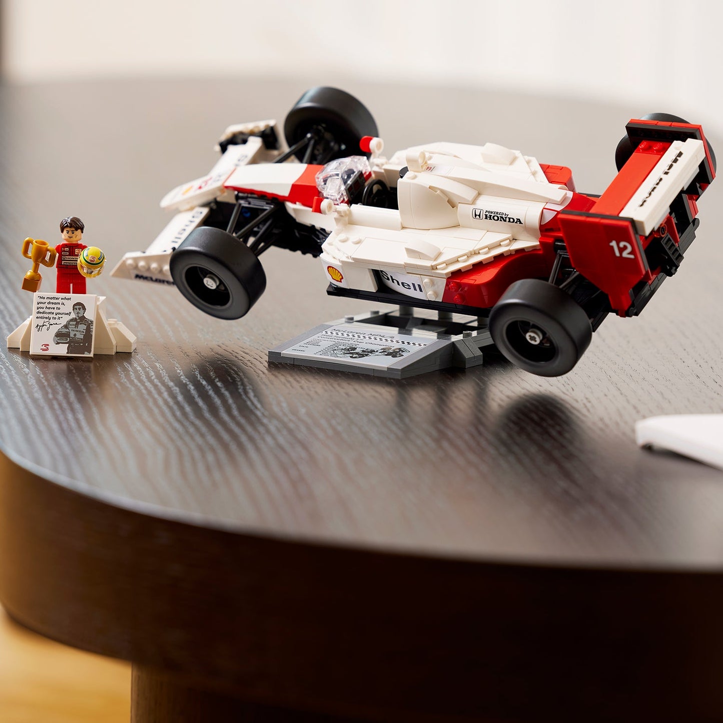 LEGO® ICONS™ McLaren MP4/4 & Ayrton Senna - Mô Hình Xe Đua F1 Huyền Thoại LEGO 10330 LEGO - ảnh 2 - Lego Icons