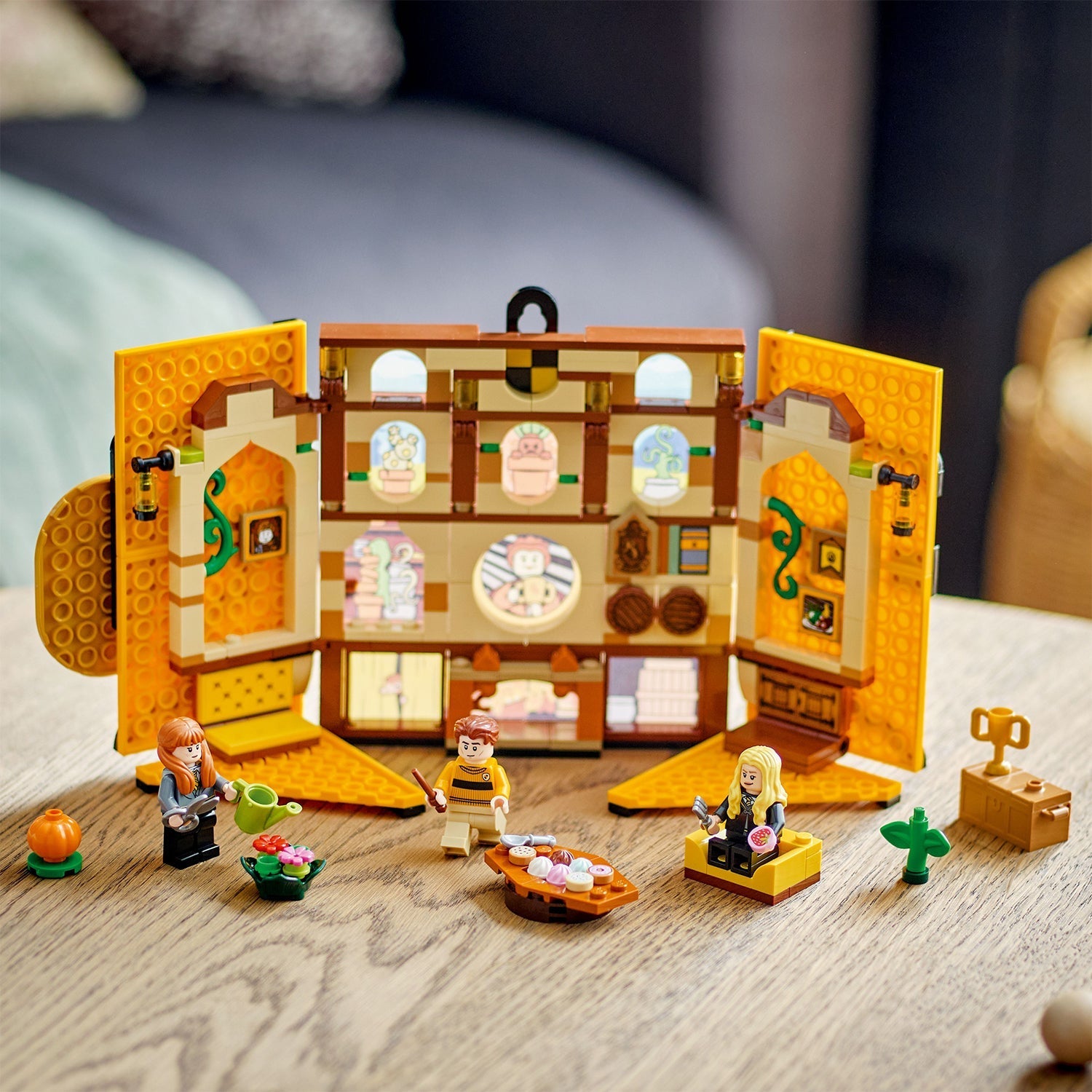 LEGO® Harry Potter™ Hufflepuff™ House banner - Bộ Lắp Ráp Phông Nền Nhà Hufflepuff - LEGO 76412 - Hình ảnh bổ sung 7