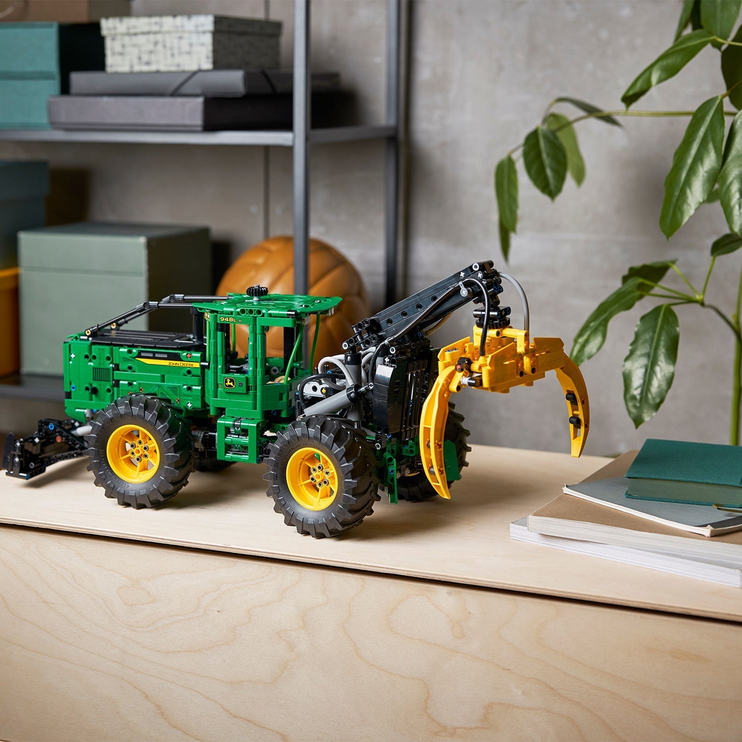 LEGO® Technic™ John Deere 948L-II Skidder - Mô Hình Xe Kéo Gỗ Kỹ Thuật LEGO 42157 - Hình ảnh bổ sung 6