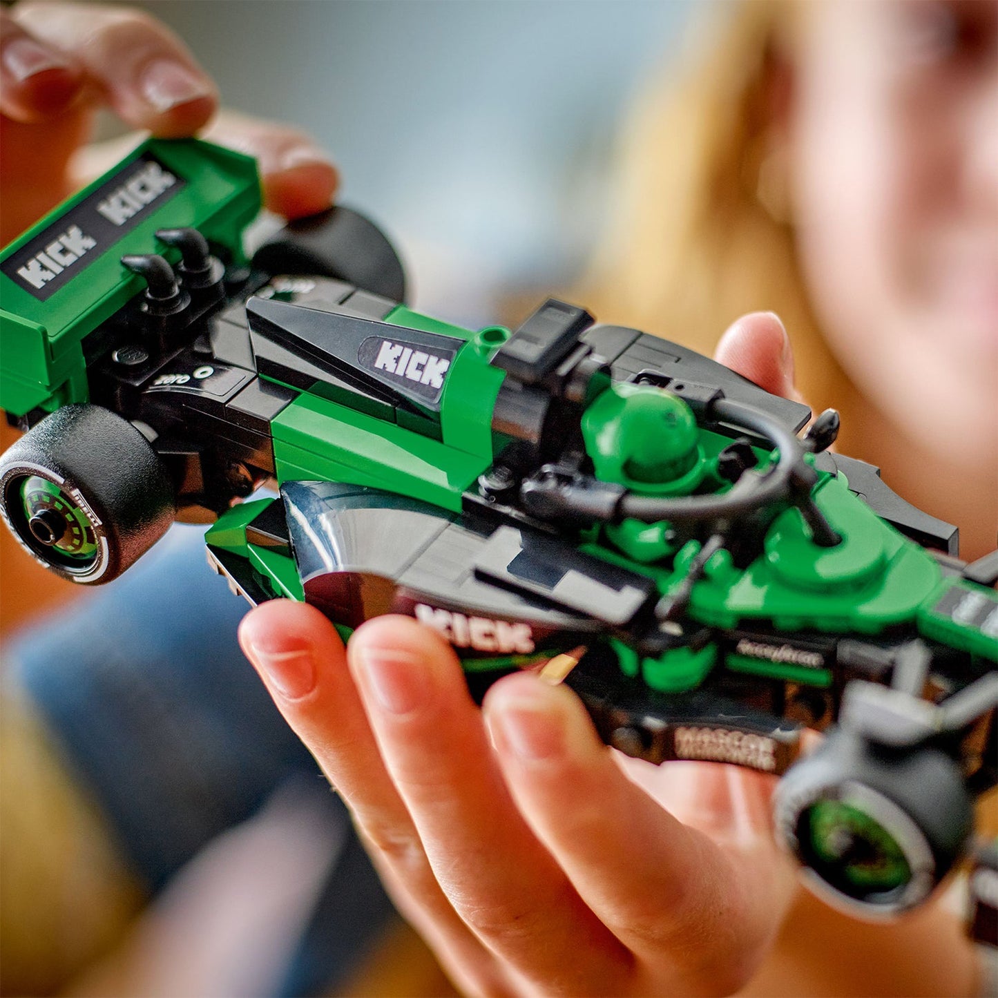 LEGO® Speed Champions - KICK Sauber F1® Team C44 Race Car Đồ Chơi Lắp Ráp Xe Đua F1 LEGO 77247 AG LEGO® Certified Stores - ản