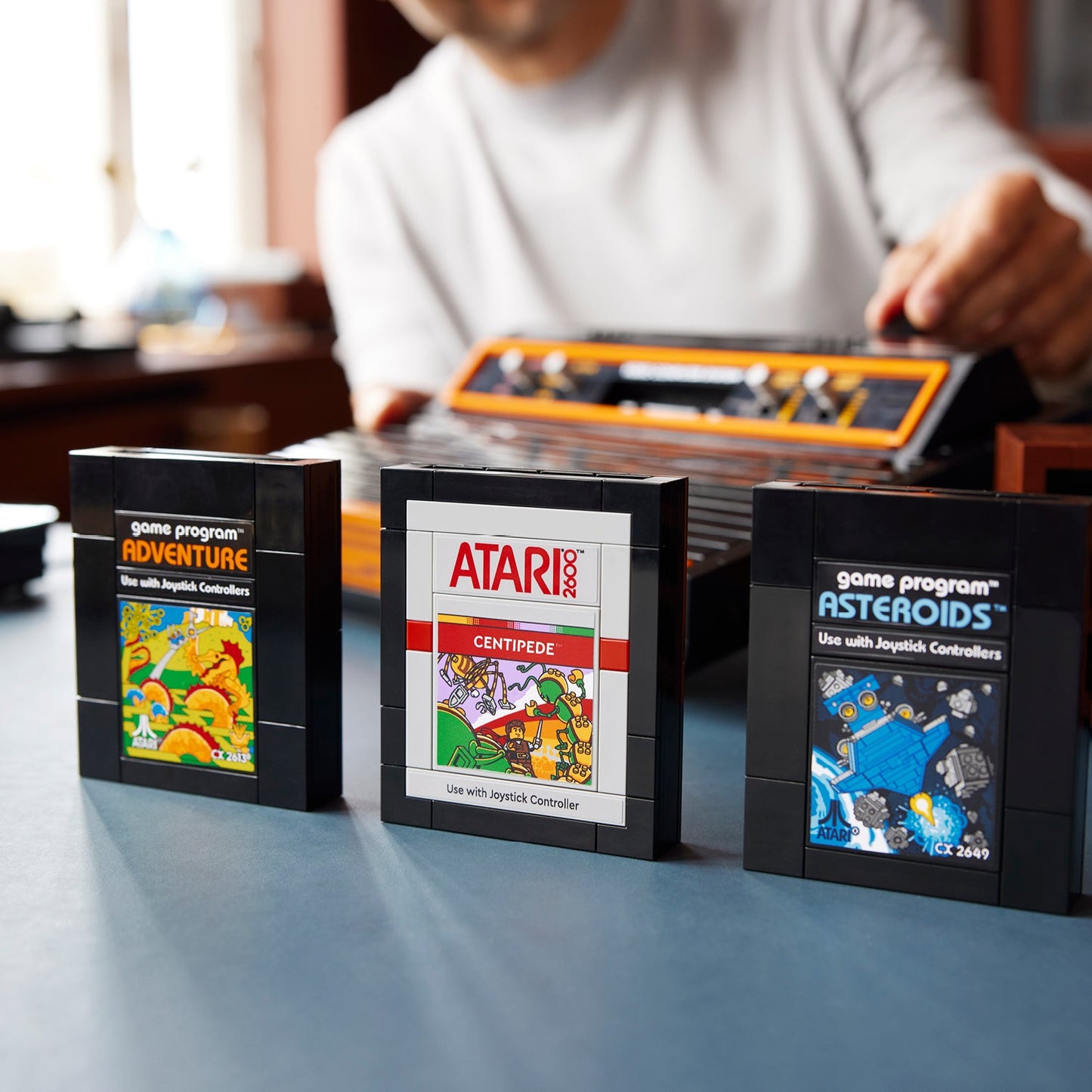 LEGO® ICONS™ Atari® 2600 Bộ Lắp Ráp Máy Chơi Game Cổ Điển LEGO 10306 - Hình ảnh bổ sung 7