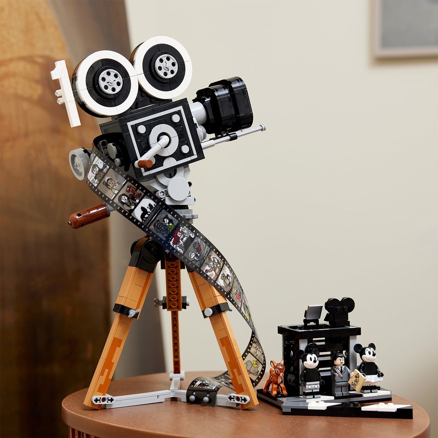 LEGO® Disney™ Walt Disney Tribute Camera - Mô Hình Máy Ảnh Cổ Điển Kỷ Niệm 100 Năm Disney - LEGO 43230 LEGO - ảnh 1 - Lego
