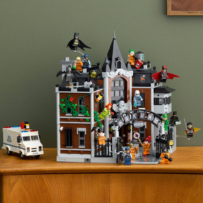 LEGO® DC Batman™ Arkham Asylum™ - Bộ Lắp Ráp Nhà Thương Điên Arkham LEGO 76300