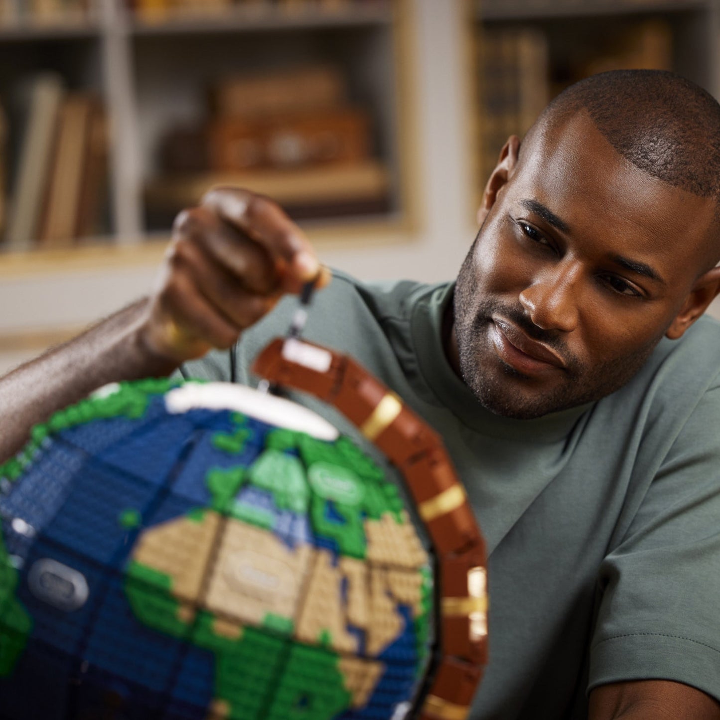 LEGO® Ideas The Globe - Mô hình Quả Địa Cầu Cổ Điển 21332 - Hình ảnh bổ sung 4