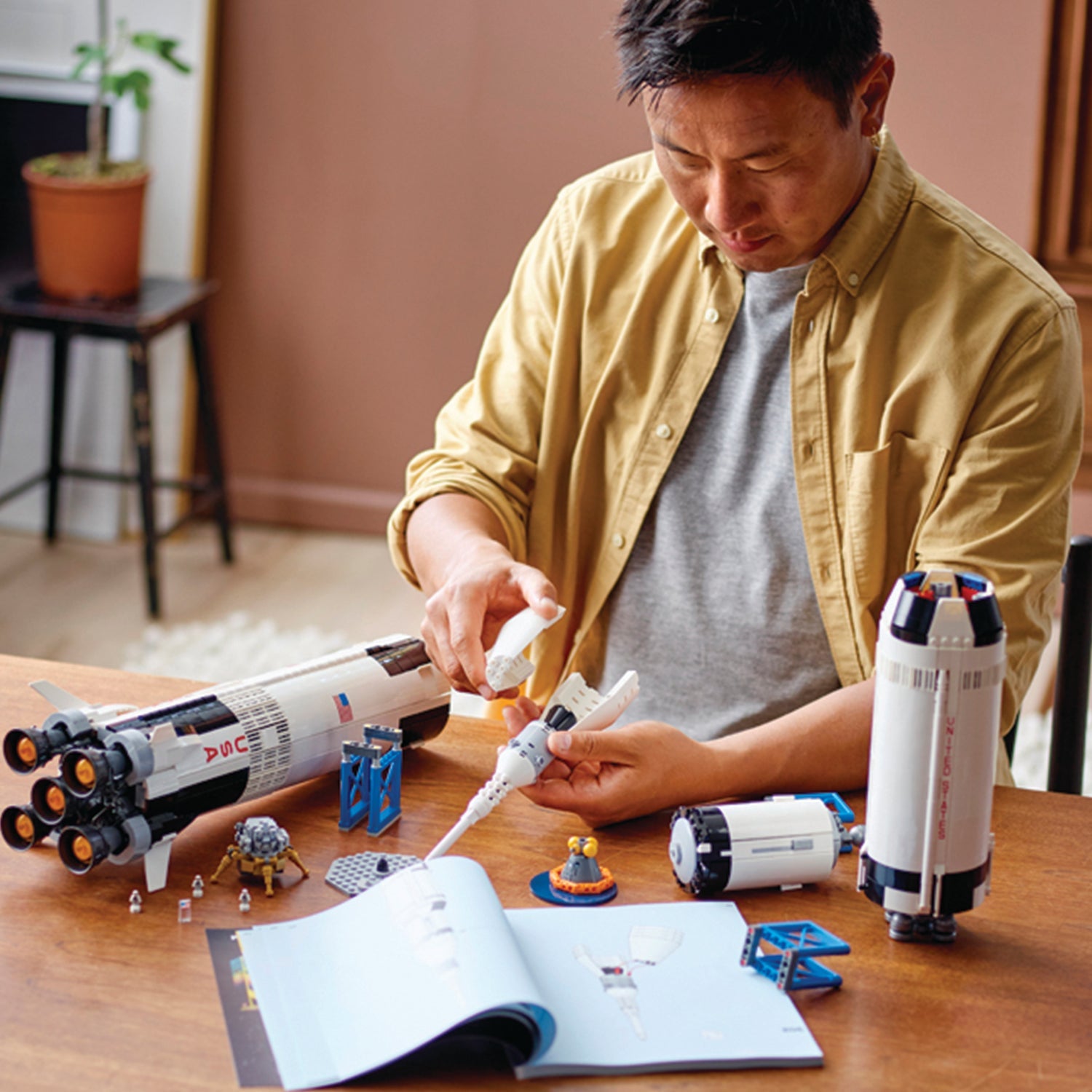 LEGO® Ideas NASA Apollo Saturn V - Mô hình Tên lửa Vũ trụ NASA - LEGO 92176 - Hình ảnh bổ sung 5