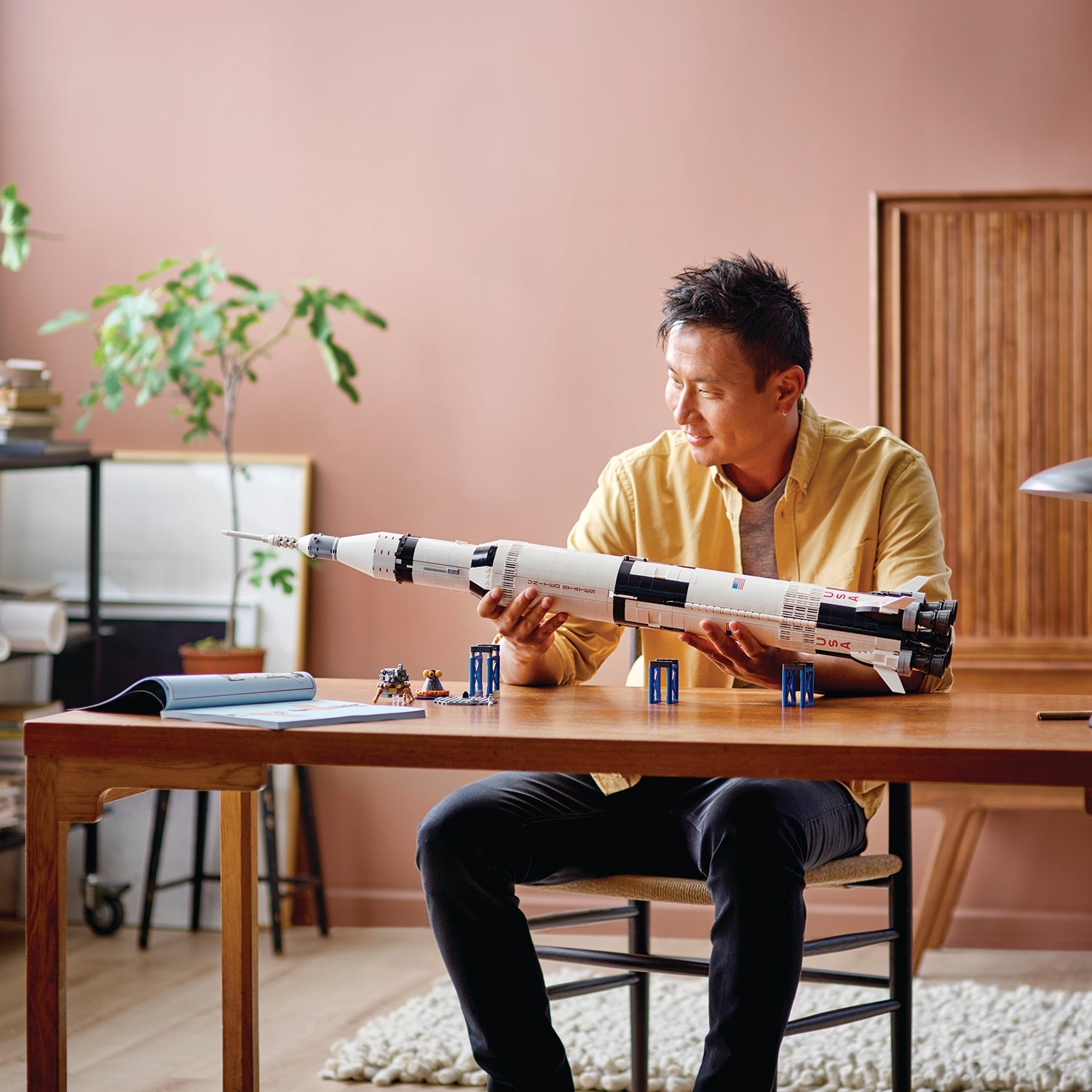 LEGO® Ideas NASA Apollo Saturn V - Mô hình Tên lửa Vũ trụ NASA - LEGO 92176 LEGO - ảnh 1 - Lego Ideas